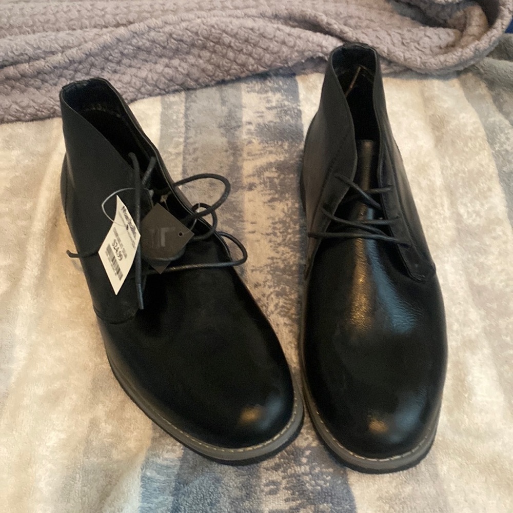 London fog shoes, never worn - good condition!!!!